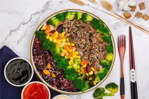 九游体育：传统轻食已死新轻食来了？(图7)