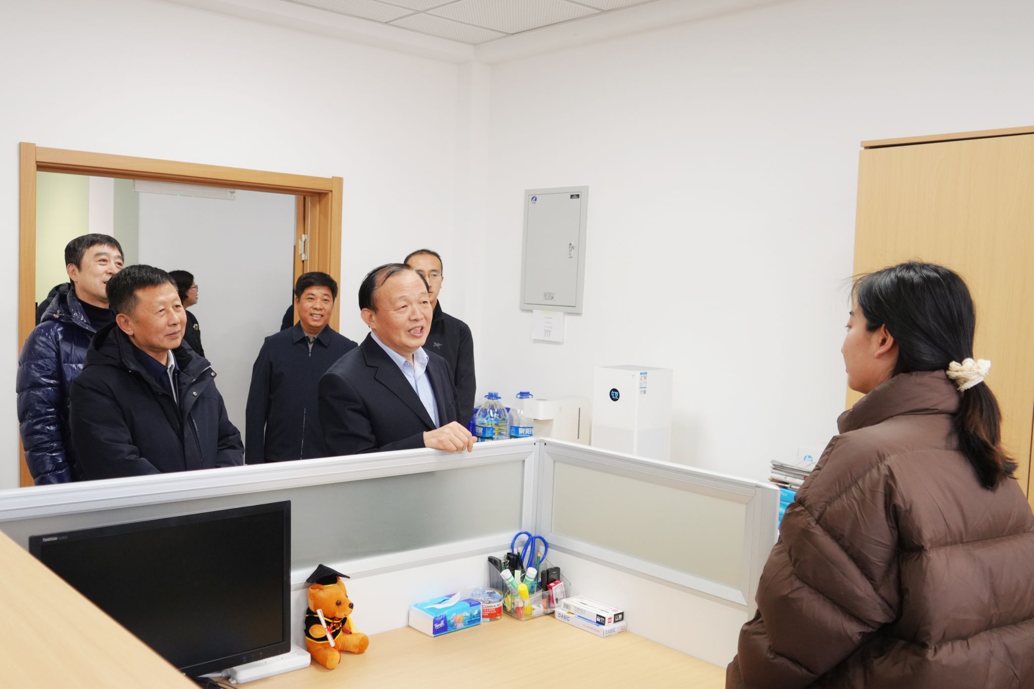 校领导检查2026年春季学期开学工作(图2)