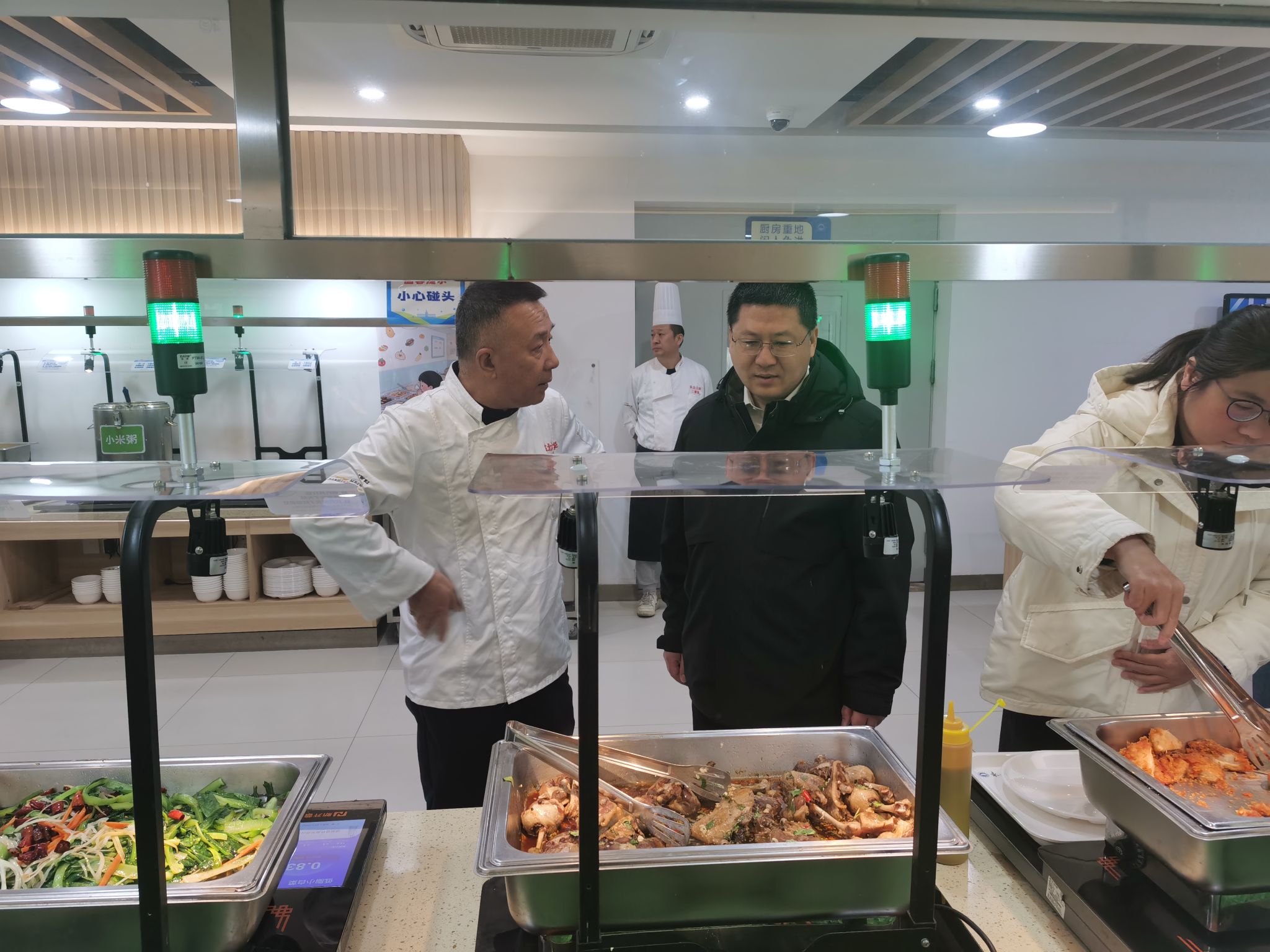 校领导检查2026年春季学期开学工作(图7)