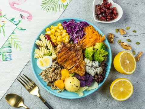 九游app：人民日报三评西贝关店事件：自媒体不是私域不可肆意(图1)