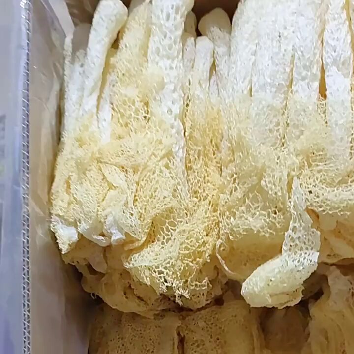 九游体育：和府捞面后厨被发现袋装食材 回应称不属于预制菜(图1)