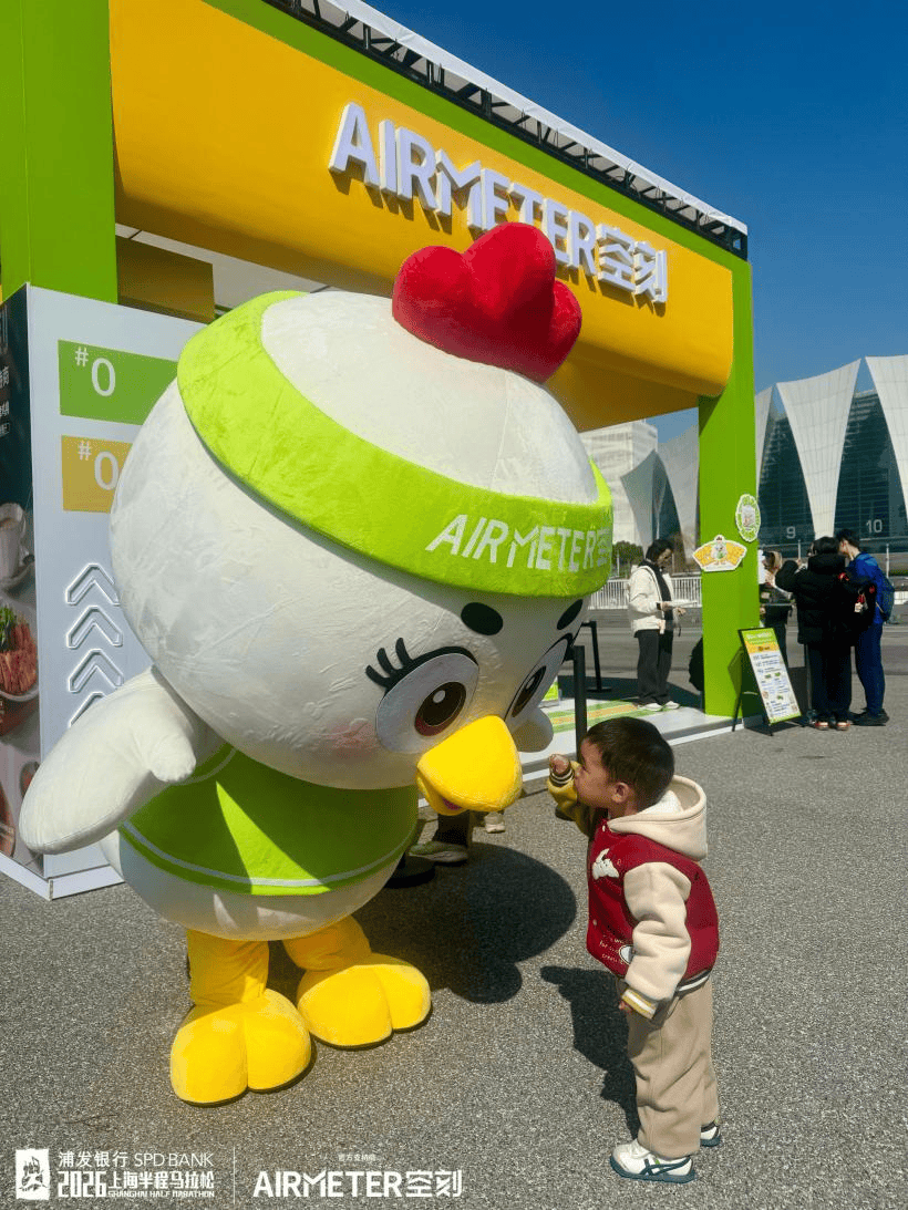 空刻亮相上海半马高蛋白鸡排为跑者注入“轻盈能量”(图4)