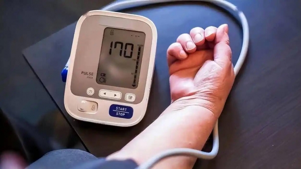 九游体育：玉米被点名！医生直言：玉米冷藏后吃抗性淀粉增多控糖护肠胃(图2)