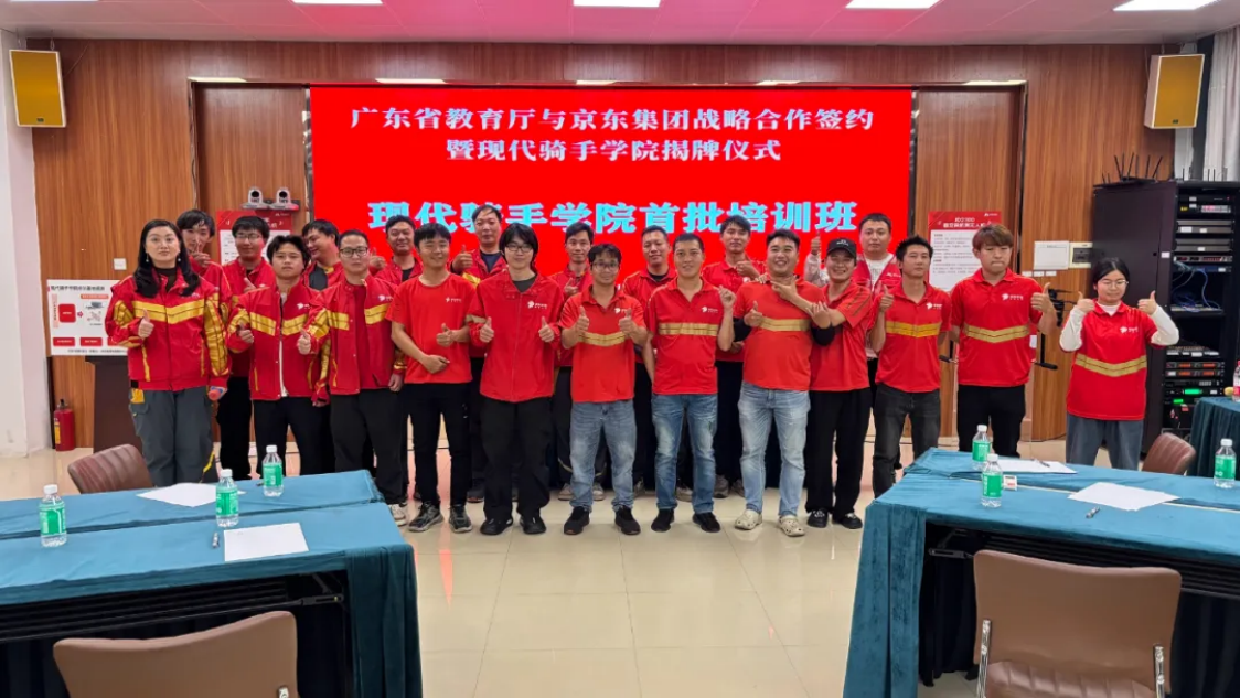 九游官网入口：让骑手穿得像法拉利车手对外卖平台真的很重要吗？(图5)