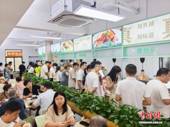九游app：社区食堂掀起“控糖热”中式减脂餐引年轻人打卡(图2)