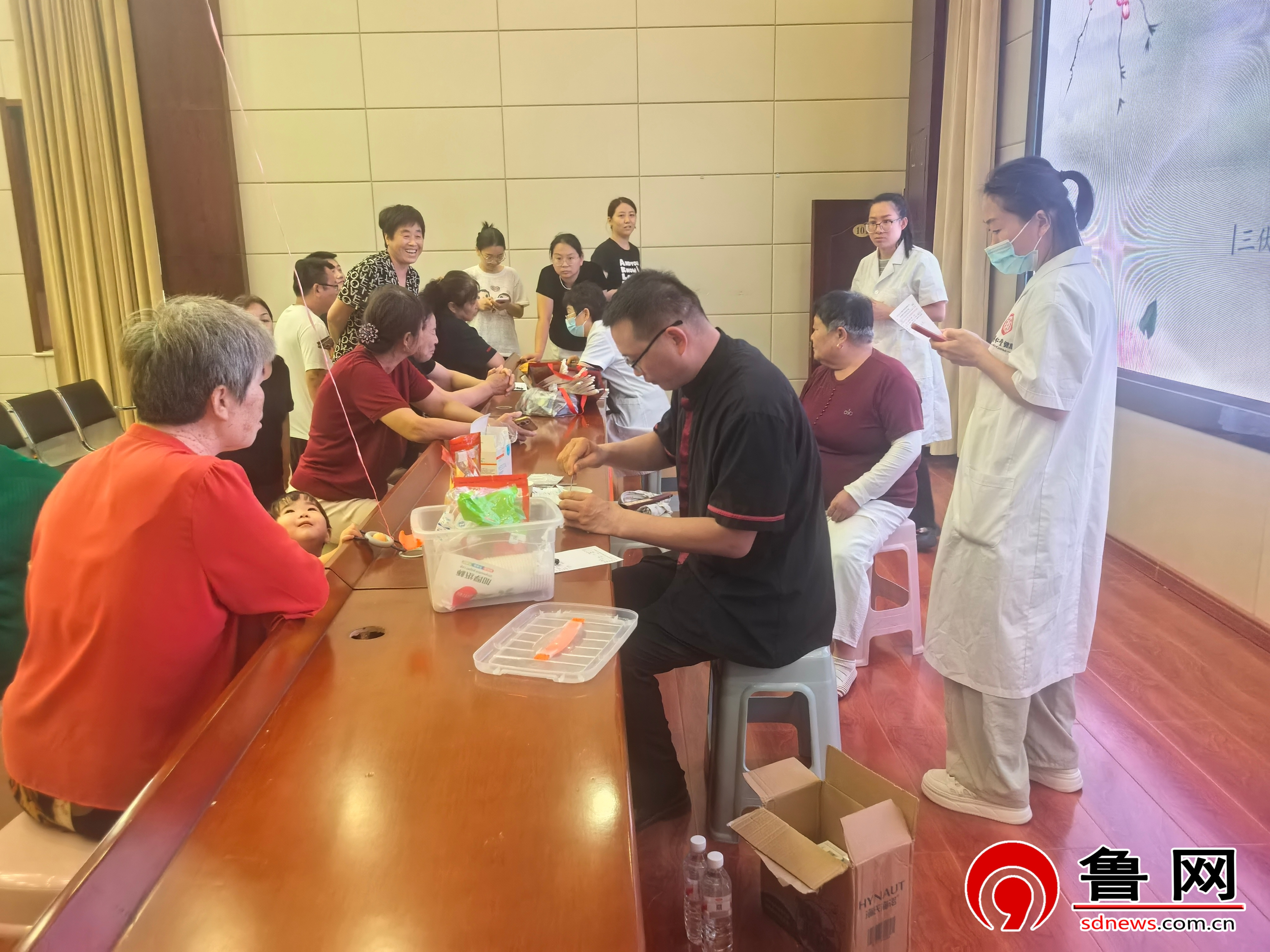 情暖三伏季义诊进社区｜德州天衢新区长河街道簸箕刘社区联合同仁堂开展三伏贴敷、夏日送清凉惠民活动(图3)