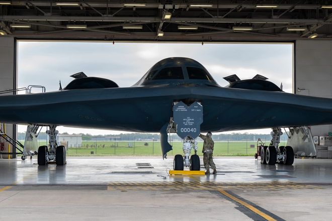 俄罗斯轰炸机“傻呵呵”露天停放被乌军击中41架是因为遵守美俄New-START规定?(图4)