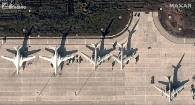 俄罗斯轰炸机“傻呵呵”露天停放被乌军击中41架是因为遵守美俄New-START规定?(图8)