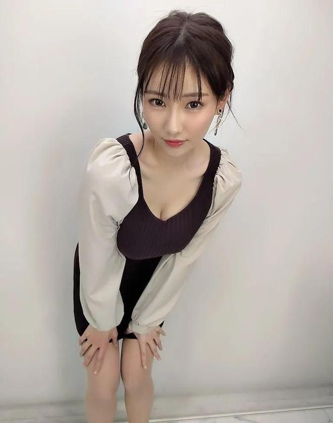 纯天然I杯、九州最强Body、身高170cm…山手梨爱咋就火爆不起来？(图6)