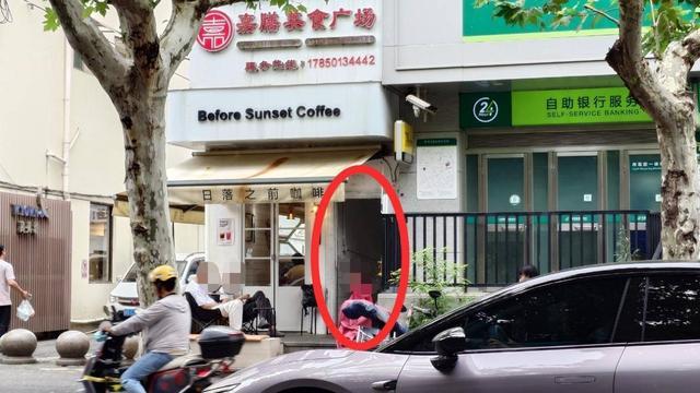 九游官网入口：骑手频曝无堂食外卖乱象记者实探“看不见的厨房”！(图3)