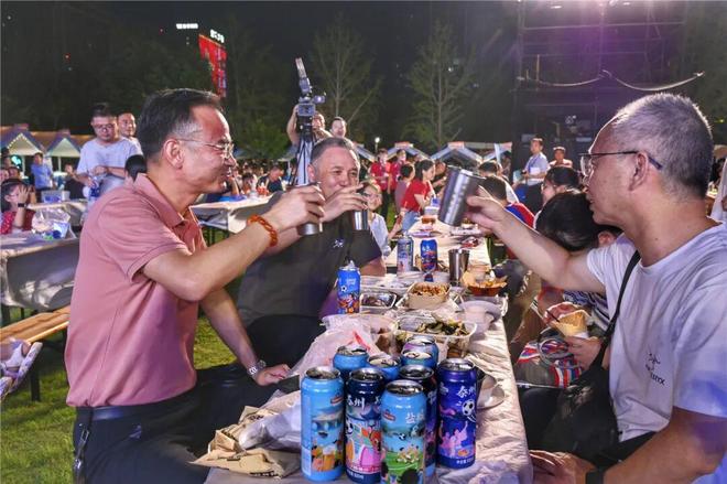 九游官网入口：今夜南通这里超甜超燃……(图1)