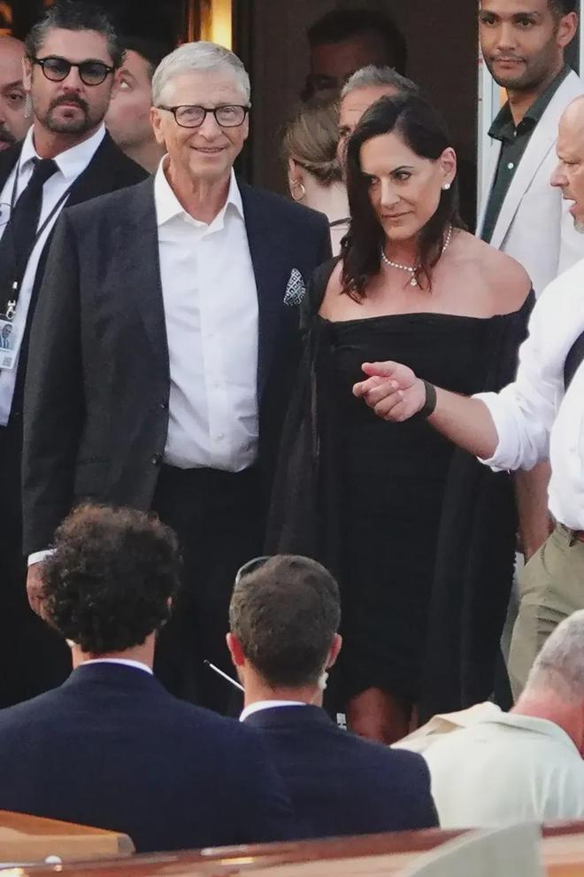 一夜“蒸发”510亿美元？当了十余年世界首富比尔·盖茨跌出彭博富豪榜前十(图9)