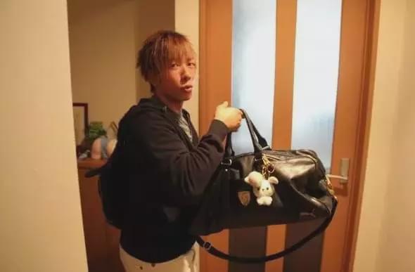 九游app：揭秘男AV背后的心酸史沉浸式体验AV的一天哦(图2)