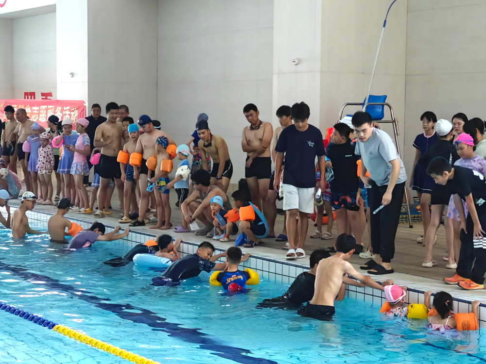 山东济南：“点餐式” 体育服务公益课撑起孩子快乐暑期_泉城新闻_大众网(图2)