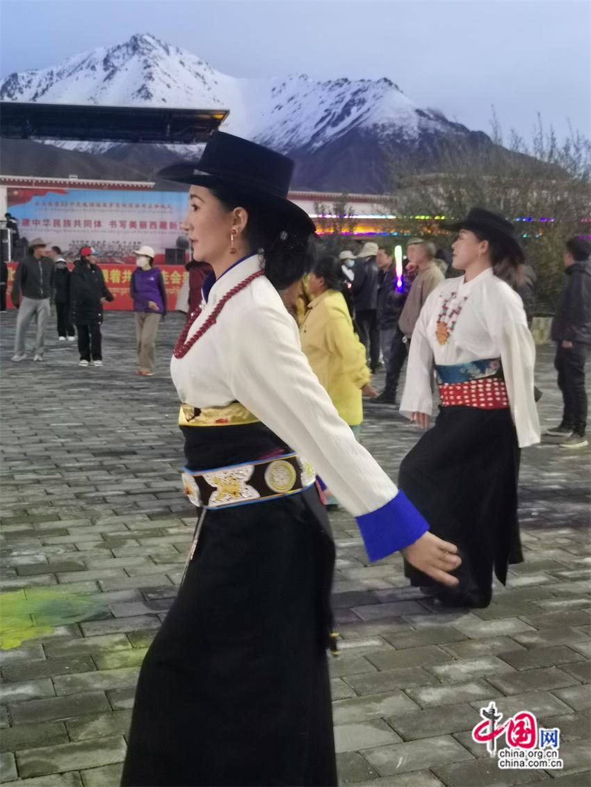 高舜礼：蹚出一条高原特色的旅游之路(组图)(图10)