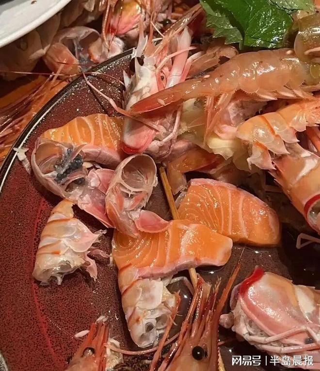 女子吃自助剩10片三文鱼被索赔百元？店家：她点了83只鳌虾……(图5)