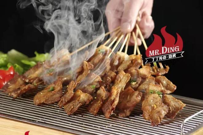 九游体育：中产滤镜破碎上海3元健身房爆火治好了健身房爱跑路的病(图6)