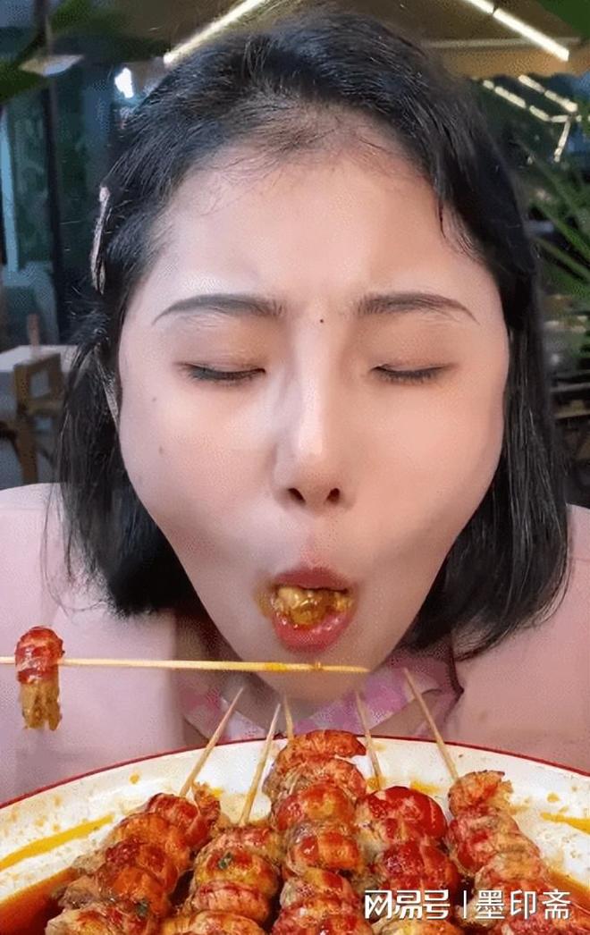 九游app：“女吃播三巨头”现状：脸像骷髅、切除味觉神经有人遗嘱已立好(图4)