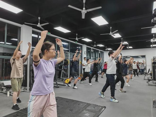 九游app：复旦开出科学减脂课教练把国家队训练方法带到课堂(图1)