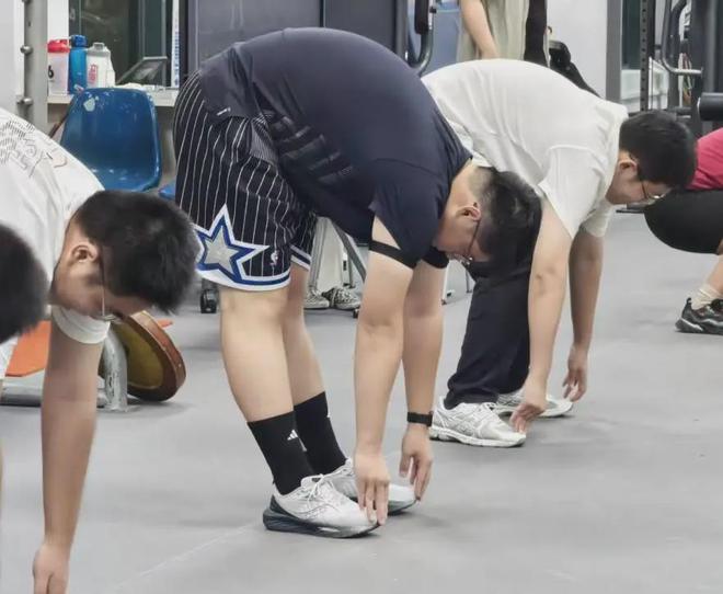 九游app：复旦开出科学减脂课教练把国家队训练方法带到课堂(图3)