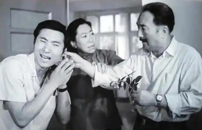 和央视硬刚宁可退圈也不讨好资本71岁的陈佩斯终于扬眉吐气！(图9)