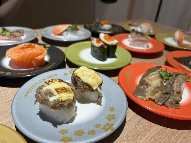 九游官网入口：海底捞猛攻“一人食”(图2)