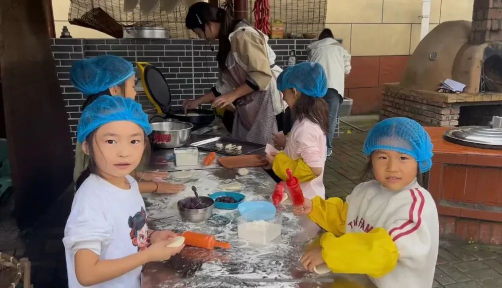 看丹观察丨跳马、种地、下厨！这家幼儿园的“全能课”被网友喊话求推广(图3)