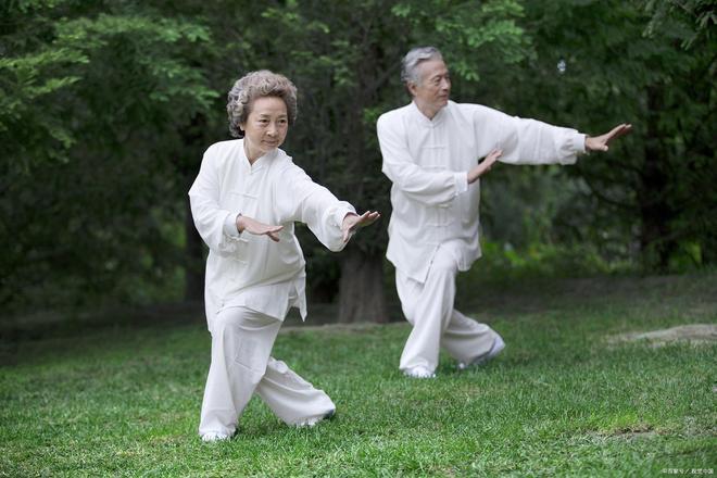 九游官网入口：心血管如何维护？心脏健康的日常管理(图2)