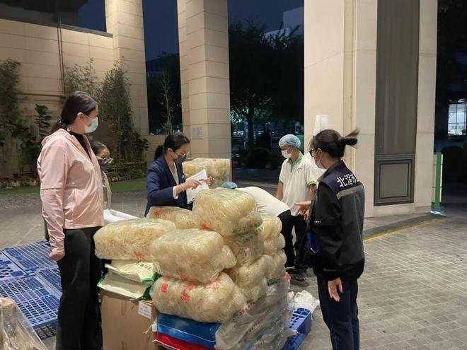 周末加班加点完成首批食材配送任务！顺德市监部门驻点保障十五运会食品安全(图6)
