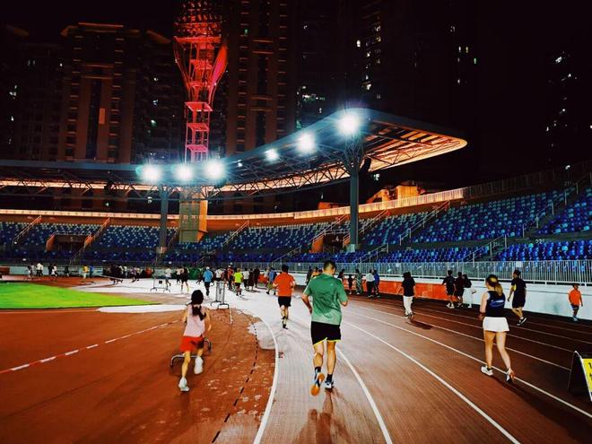 第一批来广州看比赛的人已经吃胖了(图11)