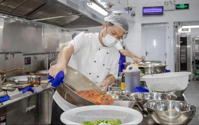 第一批来广州看比赛的人已经吃胖了(图12)