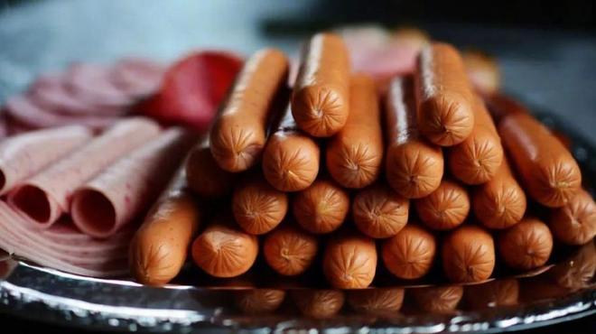 九游体育：3年少卖15万吨！曾经人人都爱的火腿肠为啥没人吃了？有3大原因(图10)