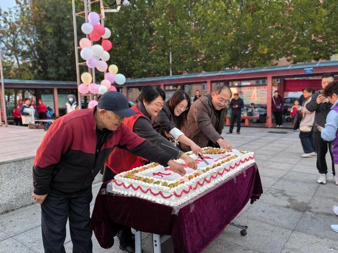 九游官网入口：东营经济技术开发区金水社区：“五维赋能”织就银发幸福家(图4)