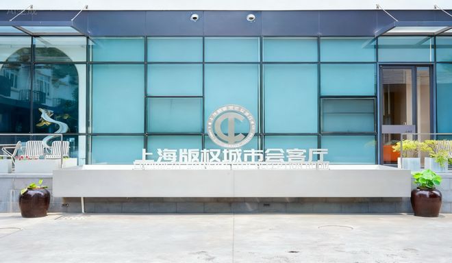 九游app：这个市民“日夜校”教学点餐饮、健身房、空中足球场全都有！(图2)