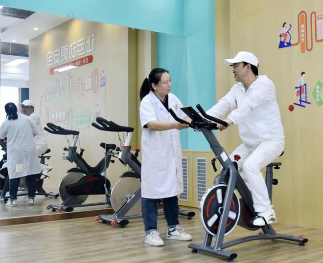 九游体育：“好房子”建设进行时聚焦高品质住宅新实践-万物生·颐养花园(图3)