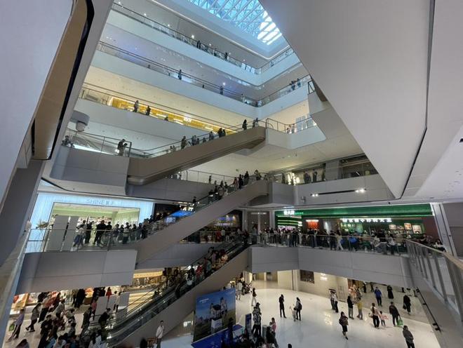 九游官网入口：商报新发现｜深圳商业“西进”迎来锚点：“深圳最大万象汇”怀德万象汇开业撬动西部消费新格局(图2)