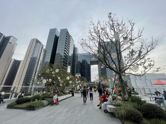 九游官网入口：商报新发现｜深圳商业“西进”迎来锚点：“深圳最大万象汇”怀德万象汇开业撬动西部消费新格局(图4)