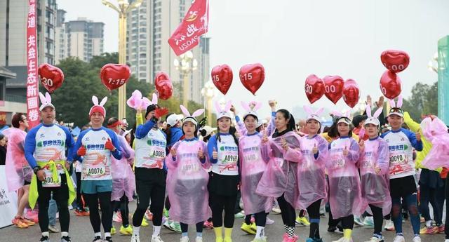 边跑边吃边打卡非遗 四川西充这场全民健身赛事太欢乐！(图4)