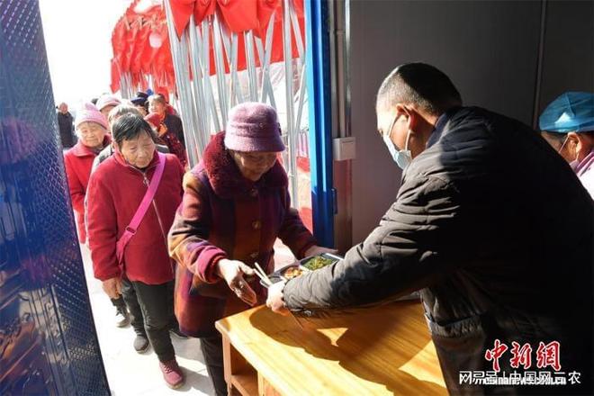 四川阆中：乡村大食堂免费为老人提供饭食和棋牌娱乐(图2)