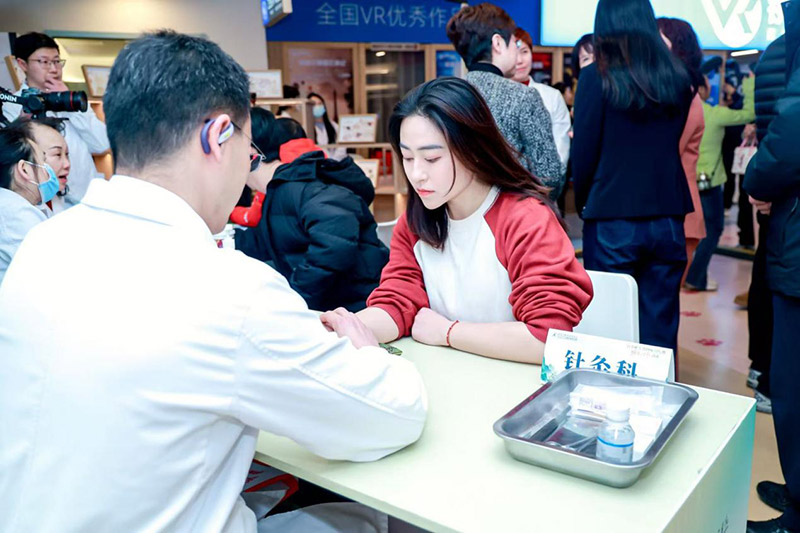 九游官网入口：“暖菊润冬”公益活动在北京图书大厦启幕(图1)