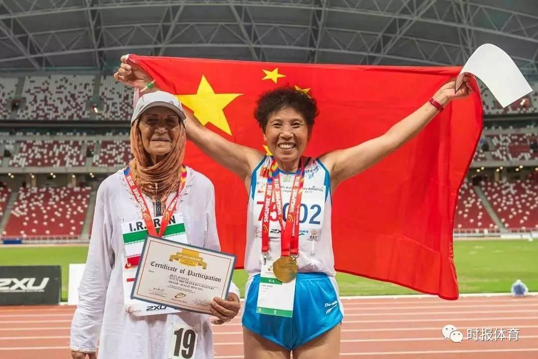九游官网入口：我身边的健身达人 拿了119枚金牌的济南“冠军奶奶”分享跑步“秘诀”：年轻人要注意脚步 老年人要跑得舒服(图5)