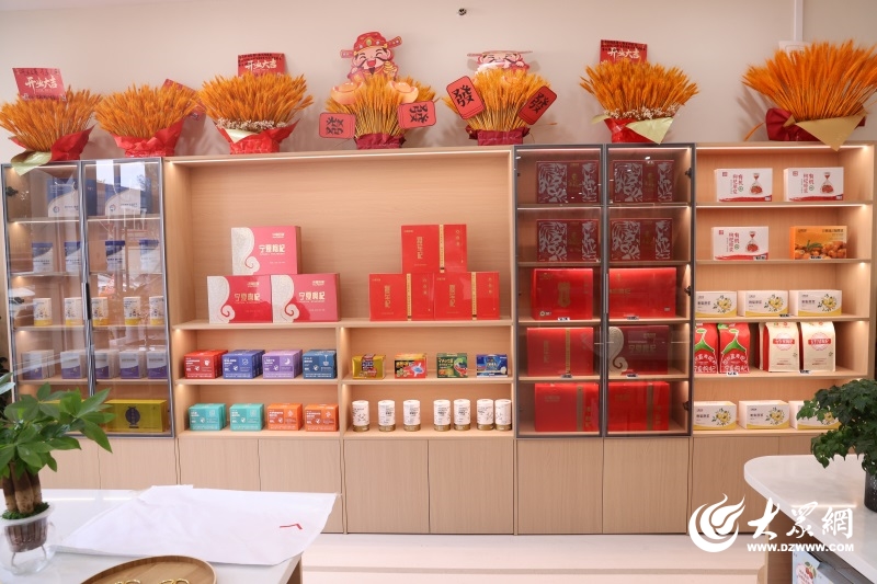 烟台首家“银发商店”正式开业家门口就能配齐养老好物(图1)