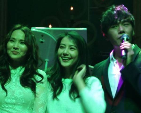 都说伊能静装嫩可她90岁的妈妈更显年轻(图9)